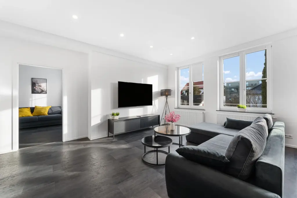 Offenes gestaltetes Wohnzimmer im Studio Apartment - Immobilienfotografie Memmingen