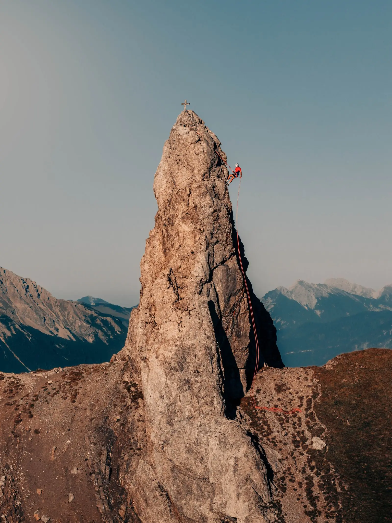 Felsnadel abseilen in den Alpen mit dramatischem Licht - Sportfotograf Oberstdorf (Allgäu)