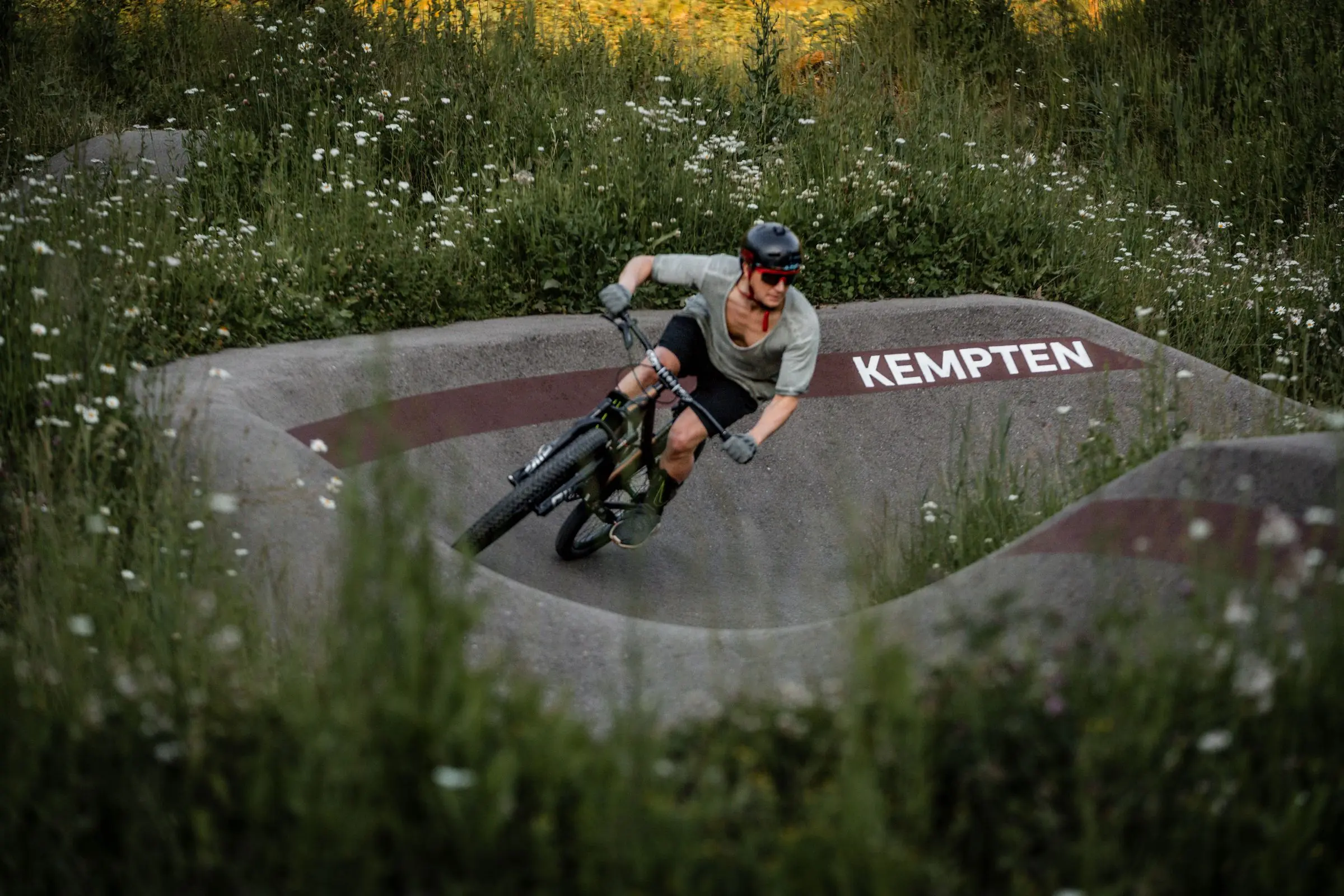 Pumptrack mit Hardtail in Kempten - Radsportfotograf Kempten