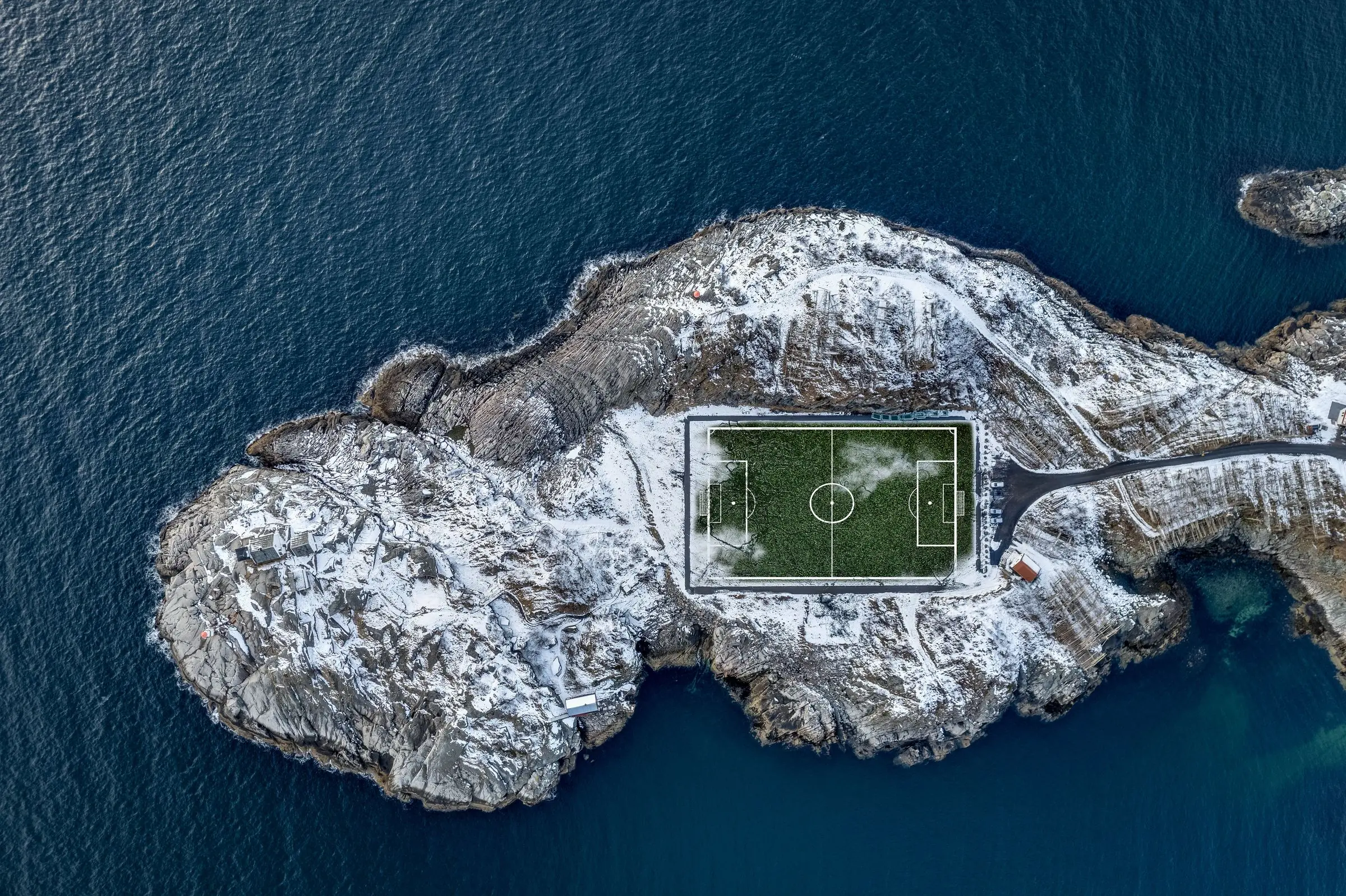 norway football field winter island | Galerie Reisen