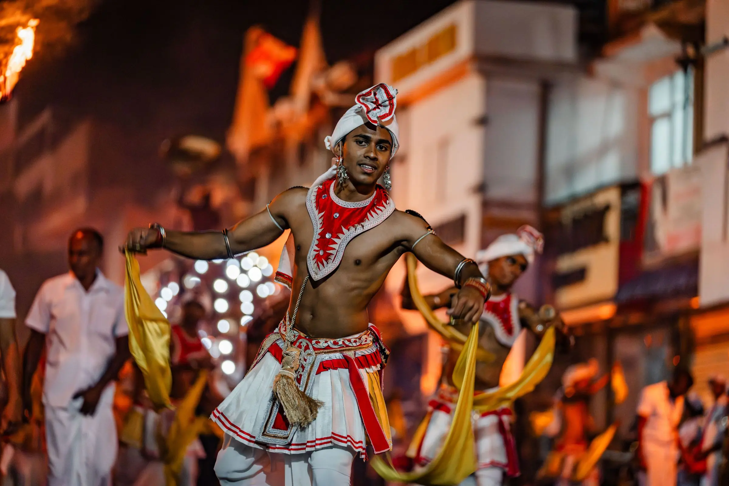 sri lanka kandy esala perahera dancer | Galerie Reisen