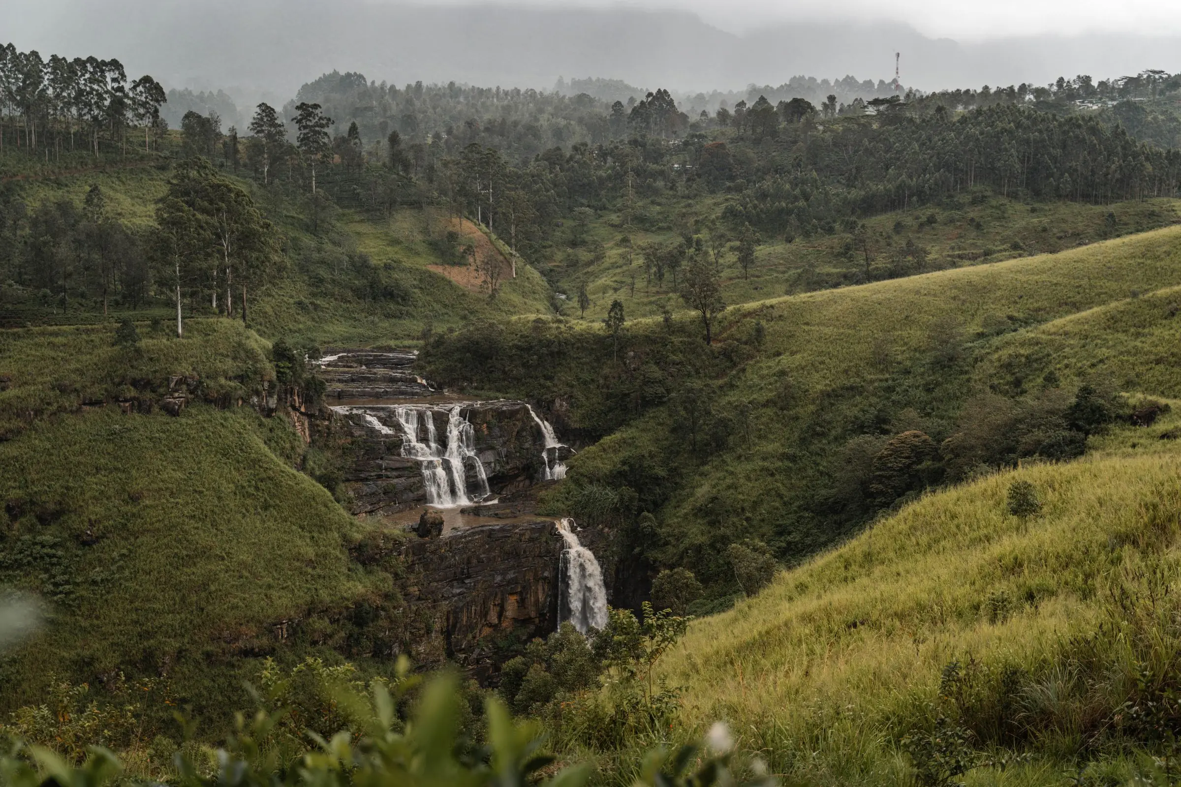 sri lanka waterfall hills | Galerie Reisen